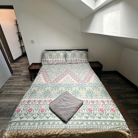 Town Center Willow Apartment - Sleeps Up To 10 - Dogs Welcome - 2 Minutes From Train Station Blackpool Esterno foto