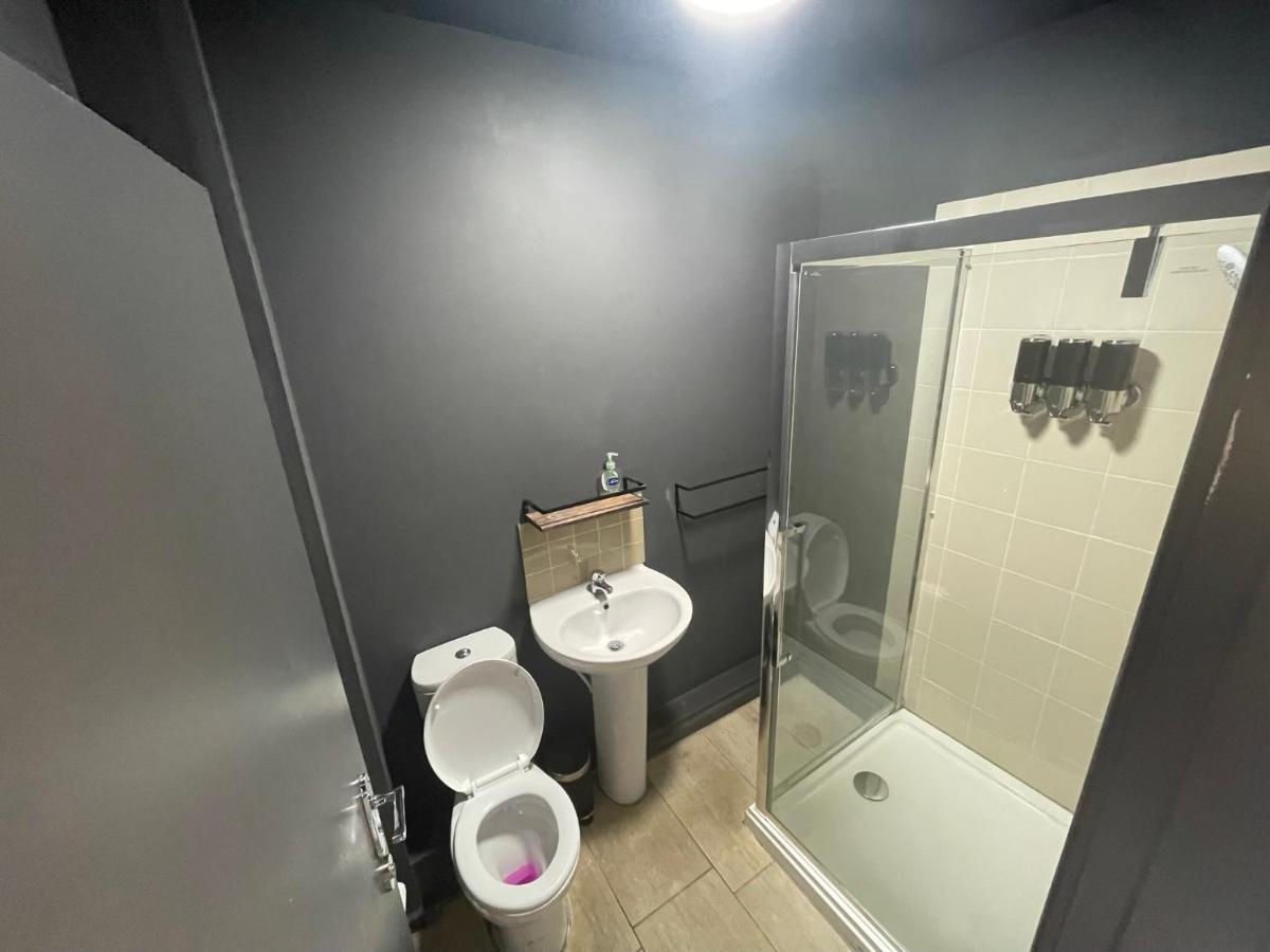 Town Center Willow Apartment - Sleeps Up To 10 - Dogs Welcome - 2 Minutes From Train Station Blackpool Esterno foto