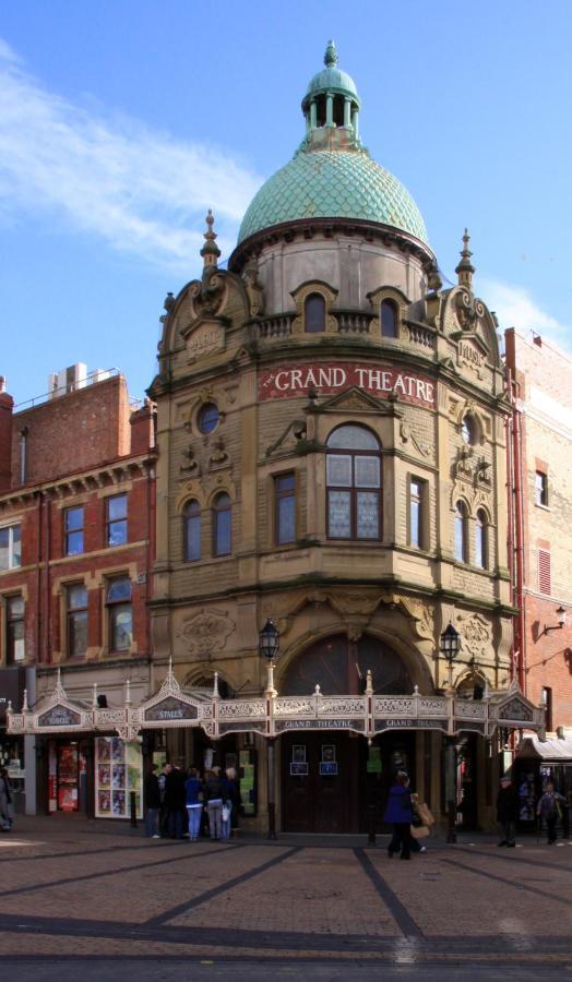 Town Center Willow Apartment - Sleeps Up To 10 - Dogs Welcome - 2 Minutes From Train Station Blackpool Esterno foto