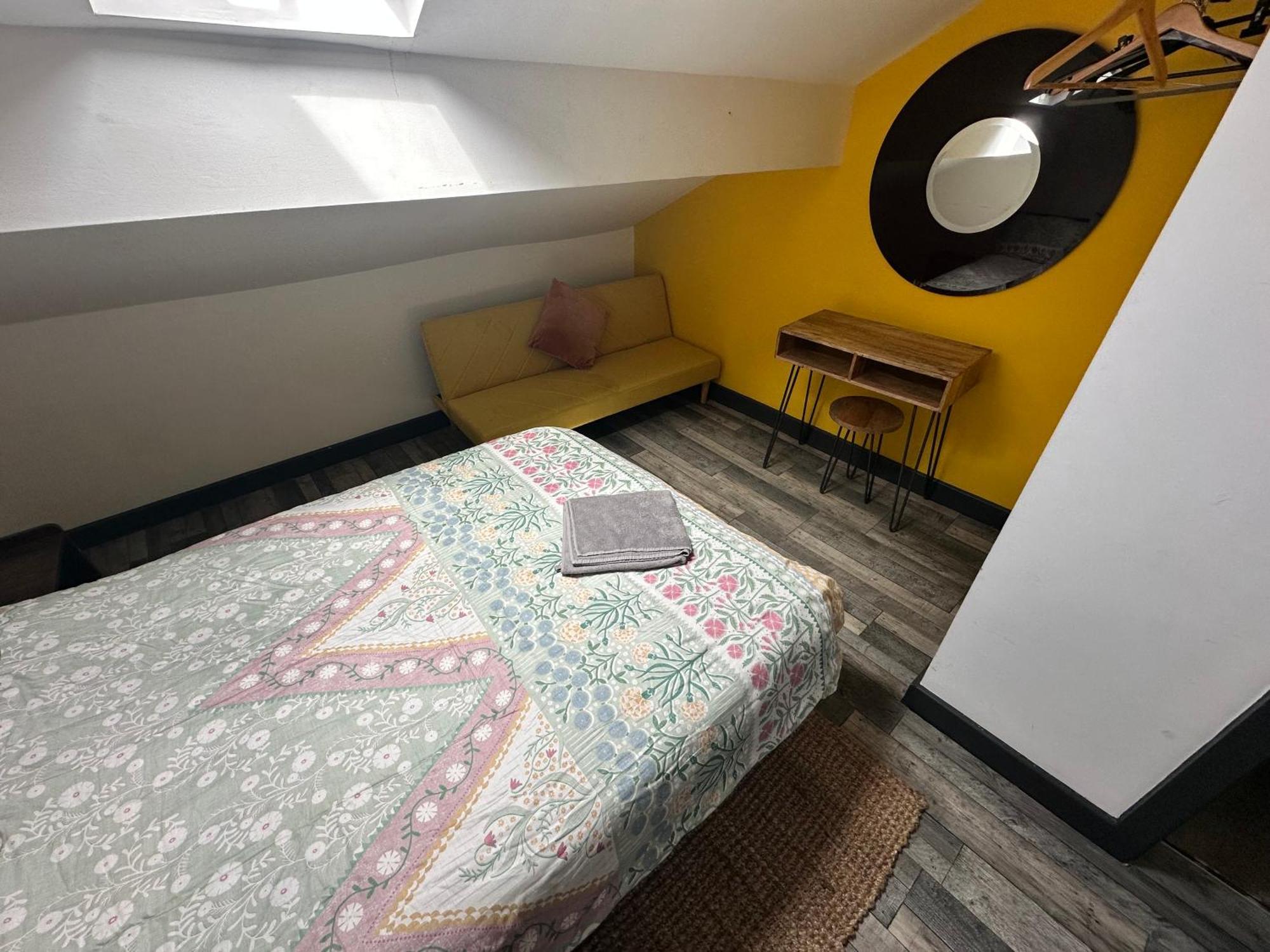 Town Center Willow Apartment - Sleeps Up To 10 - Dogs Welcome - 2 Minutes From Train Station Blackpool Esterno foto