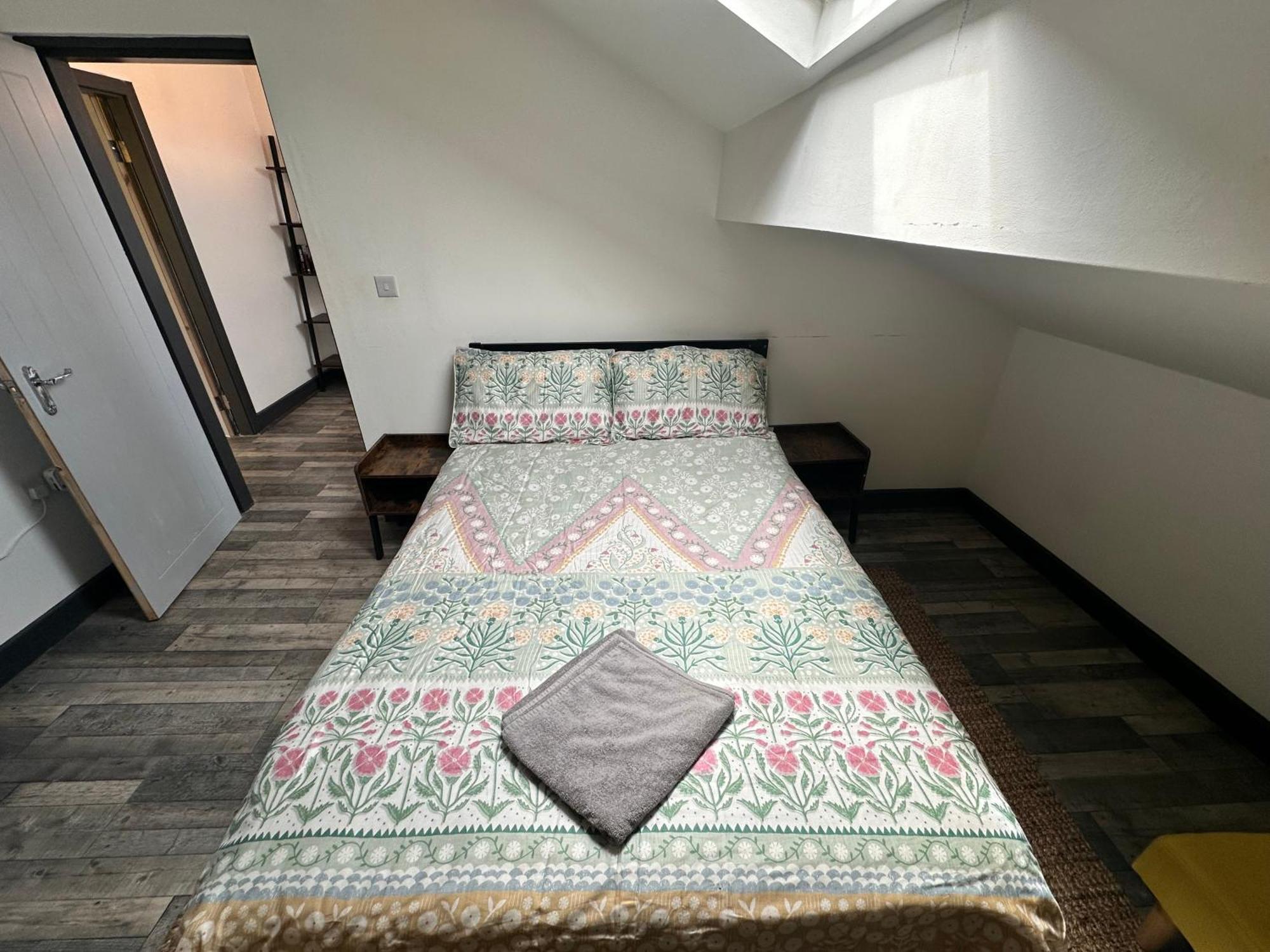 Town Center Willow Apartment - Sleeps Up To 10 - Dogs Welcome - 2 Minutes From Train Station Blackpool Esterno foto