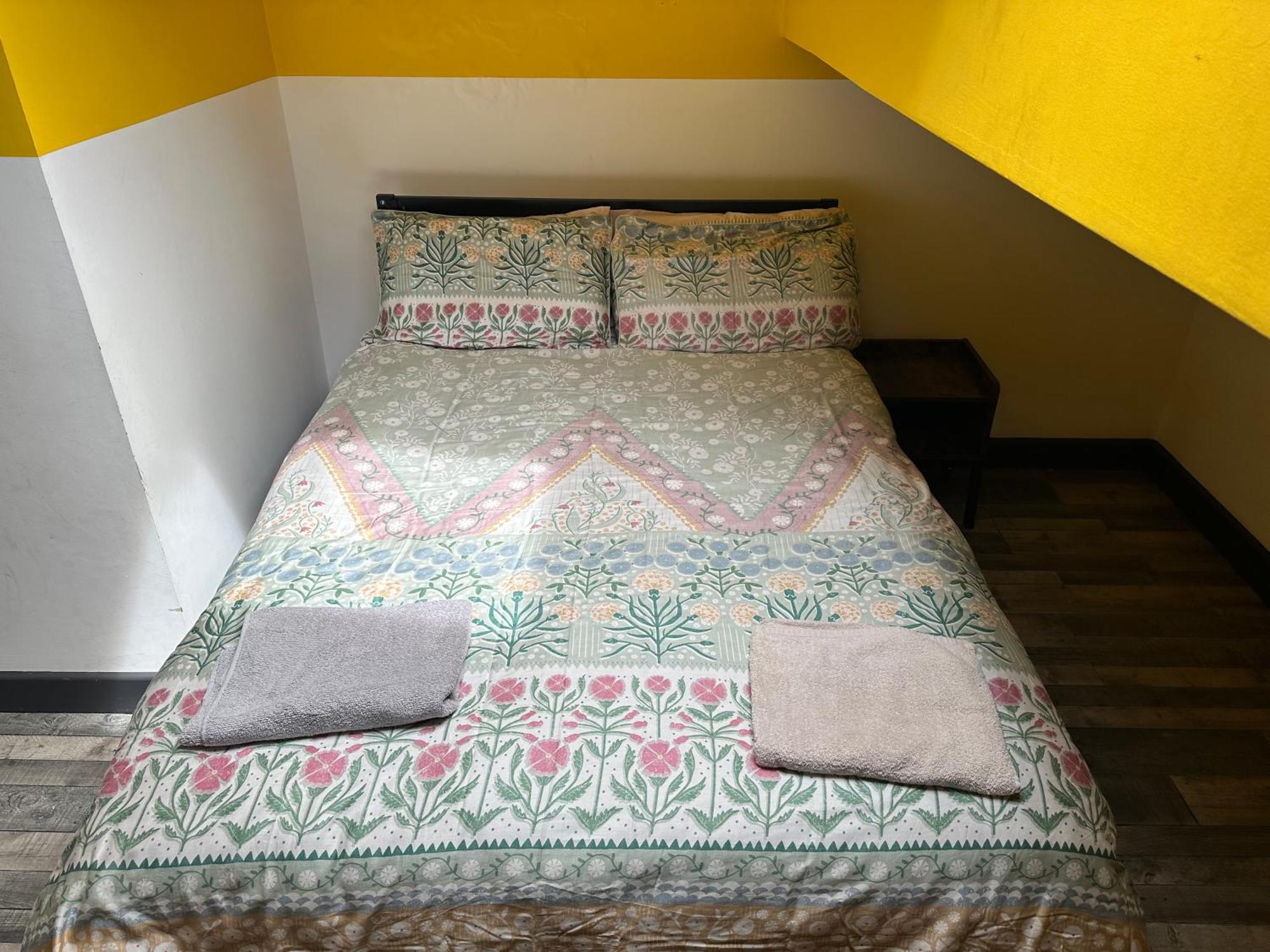 Town Center Willow Apartment - Sleeps Up To 10 - Dogs Welcome - 2 Minutes From Train Station Blackpool Esterno foto